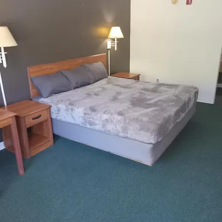 King Bed Hotel Studio 113